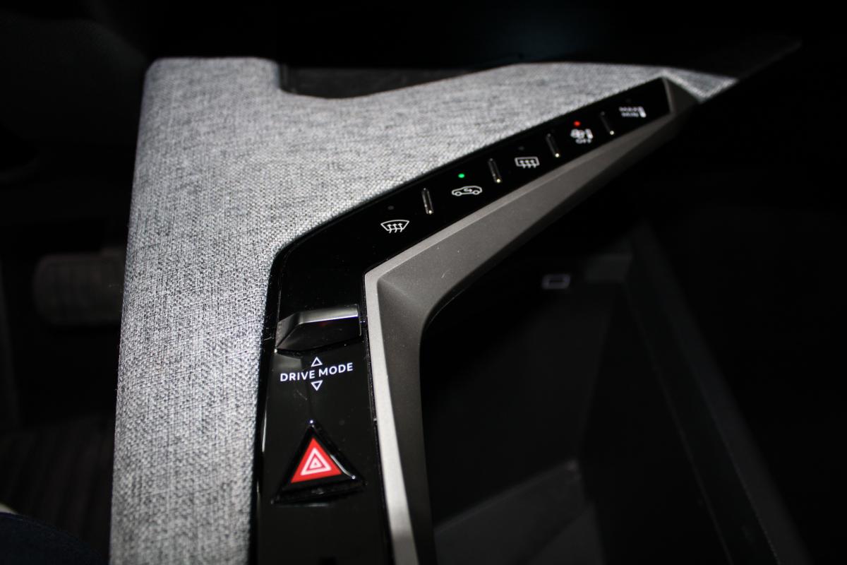 peugeot-e-3008-2025-eletrico-0cc