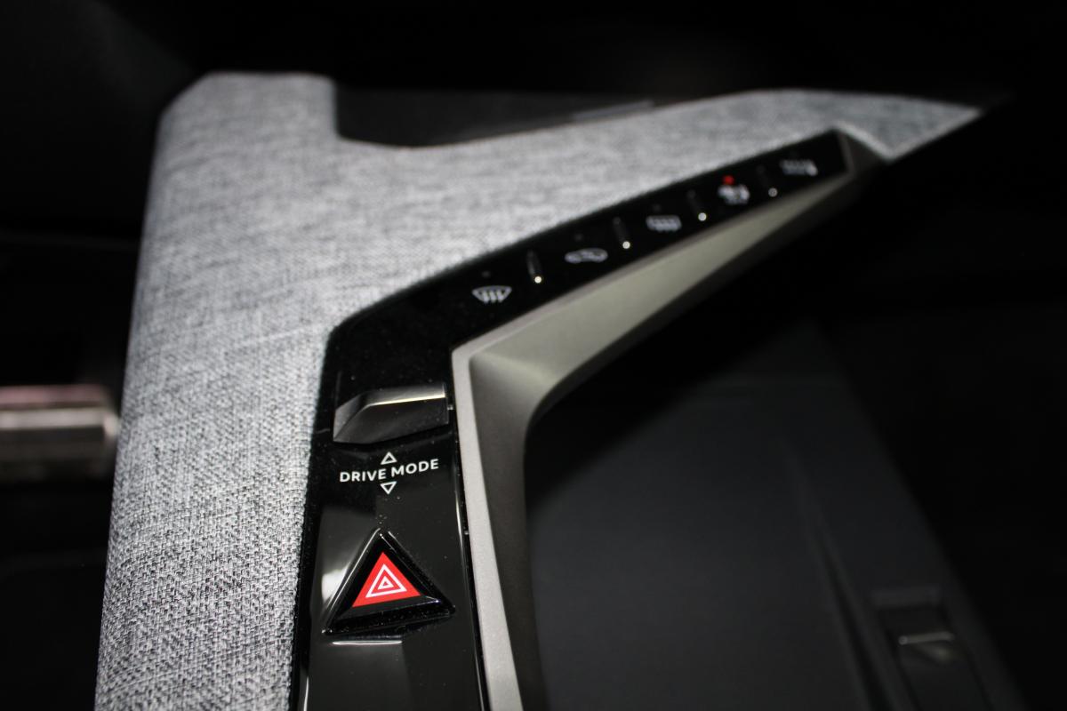 peugeot-e-3008-2025-eletrico-0cc