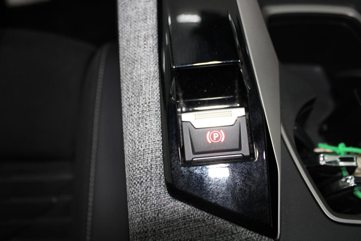 peugeot-e-3008-2025-eletrico-0cc
