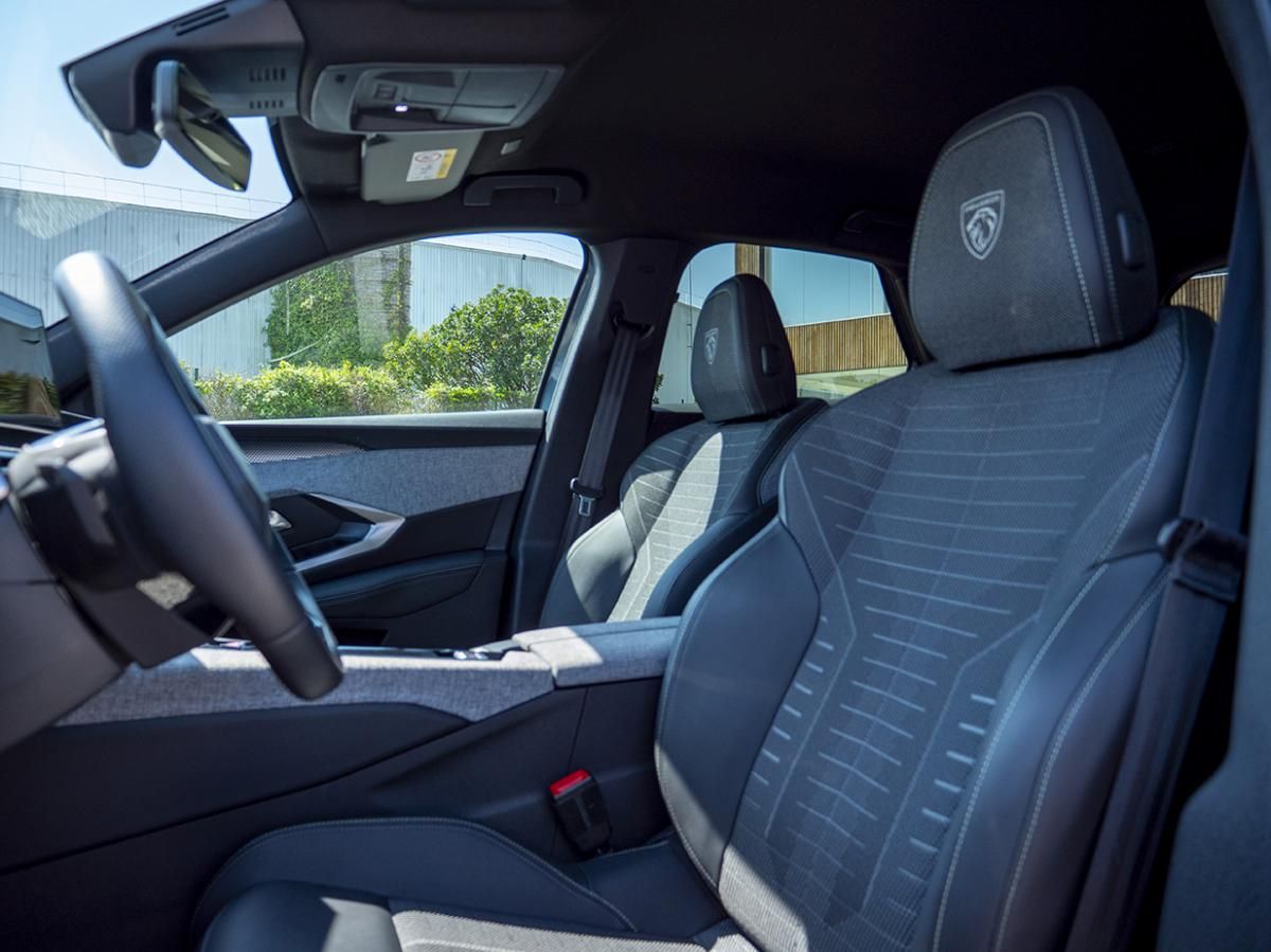 peugeot-e-3008-2025-eletrico-0cc