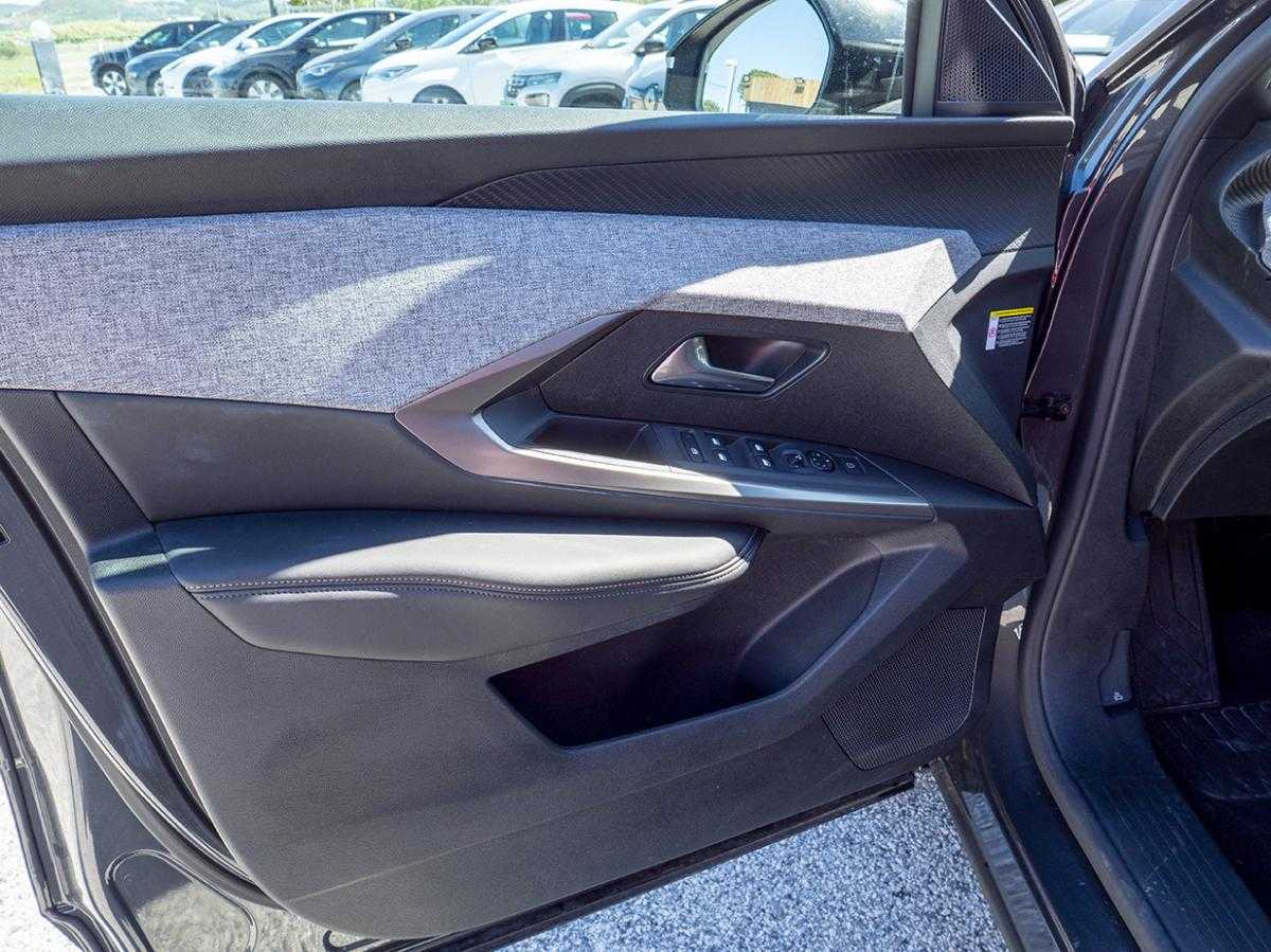 peugeot-e-3008-2025-eletrico-0cc