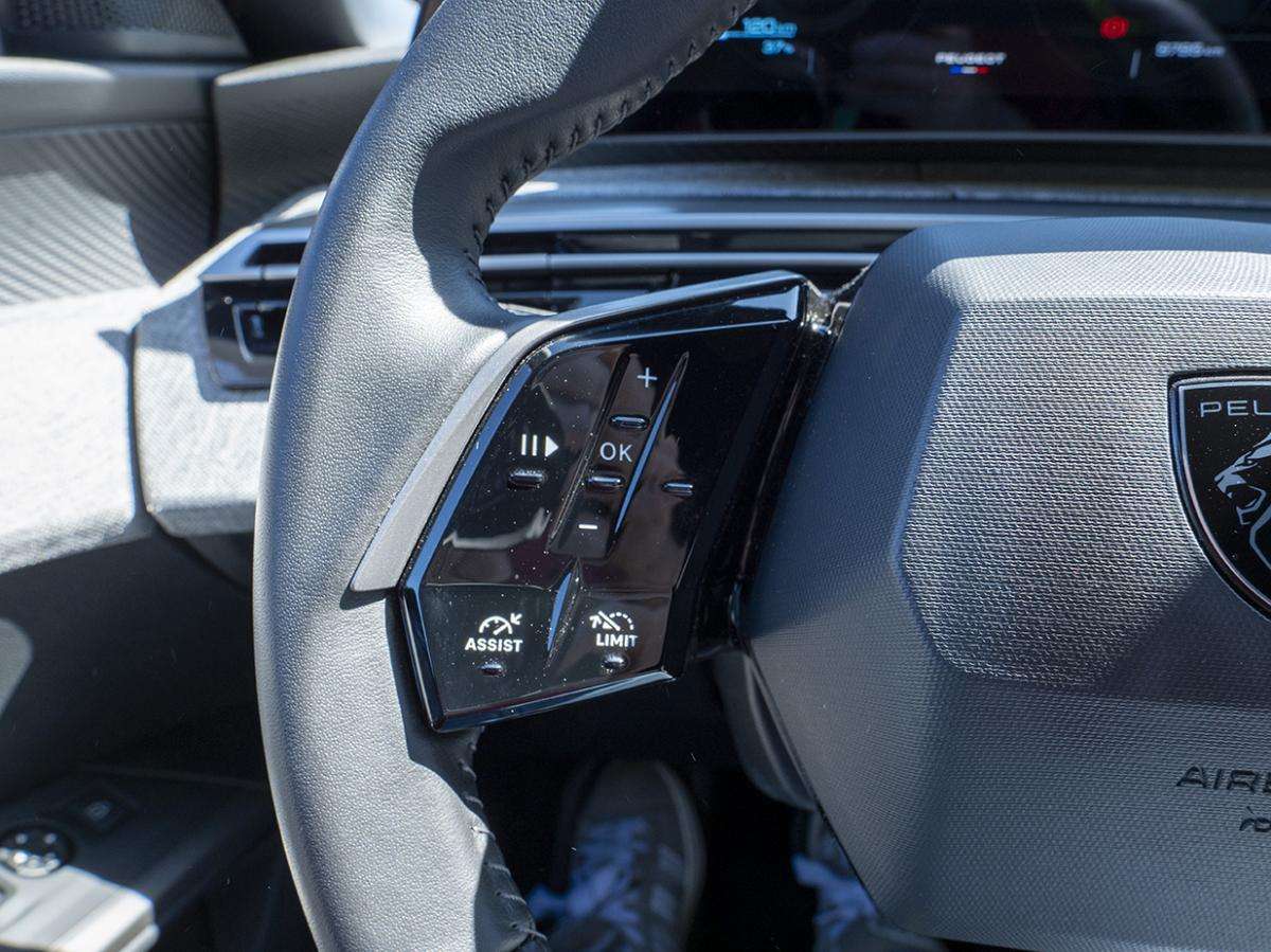 peugeot-e-3008-2025-eletrico-0cc