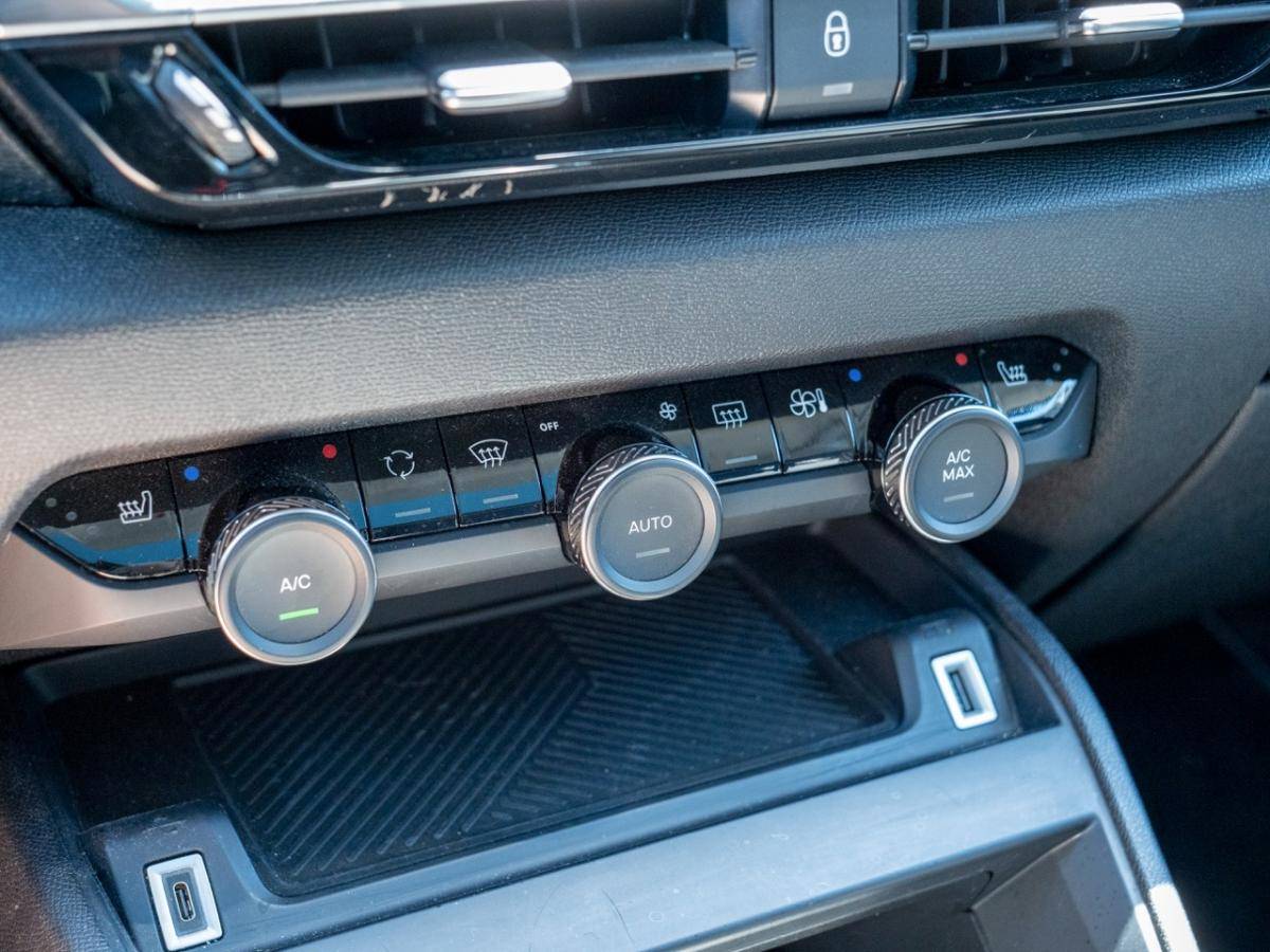 citroen-e-c4-2023-eletrico-0cc