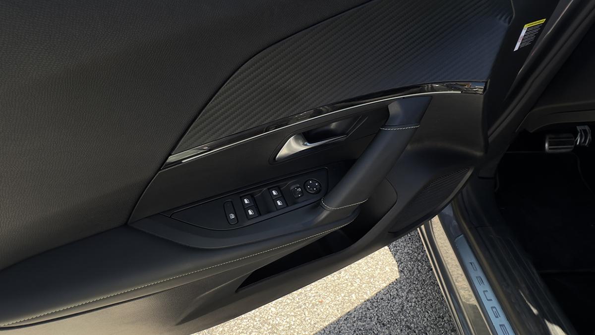 peugeot-e-2008-2025-eletrico-0cc