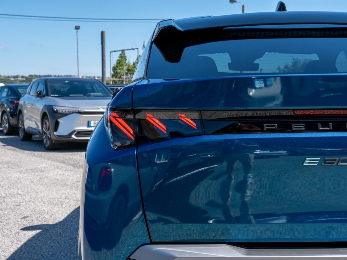 peugeot-e-3008-2025-eletrico-0cc