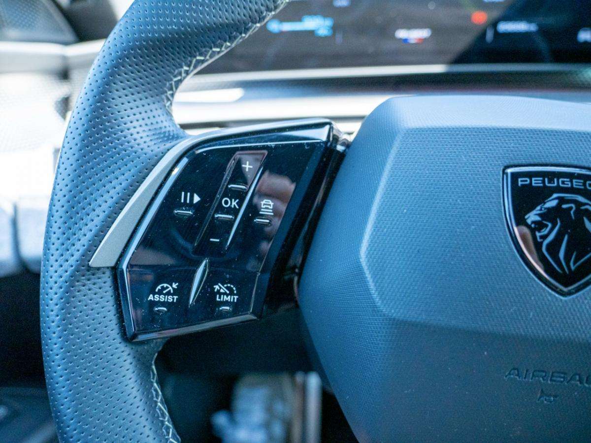 peugeot-e-3008-2025-eletrico-0cc