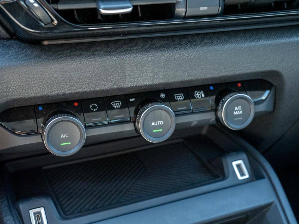 citroen-e-c4-2023-eletrico-0cc