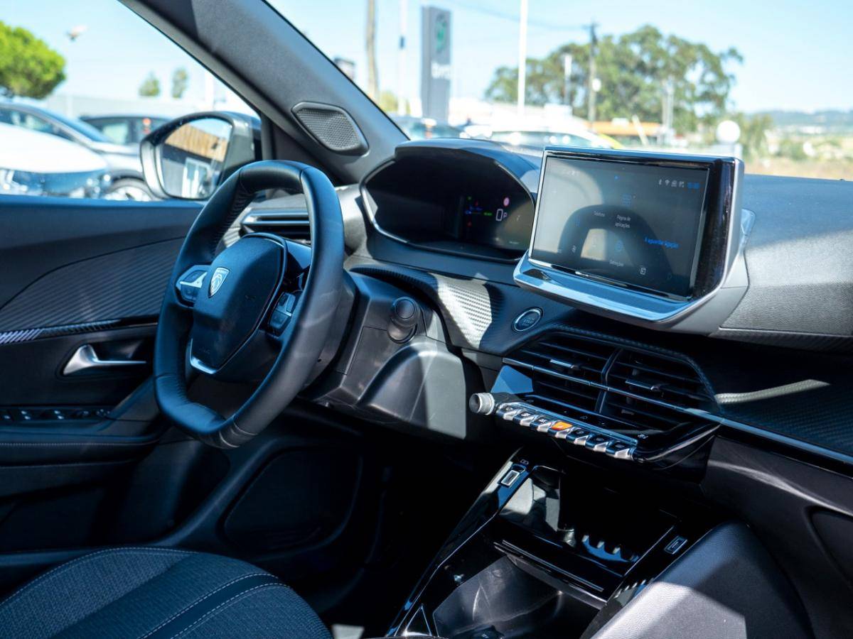 peugeot-e-2008-2025-eletrico-0cc