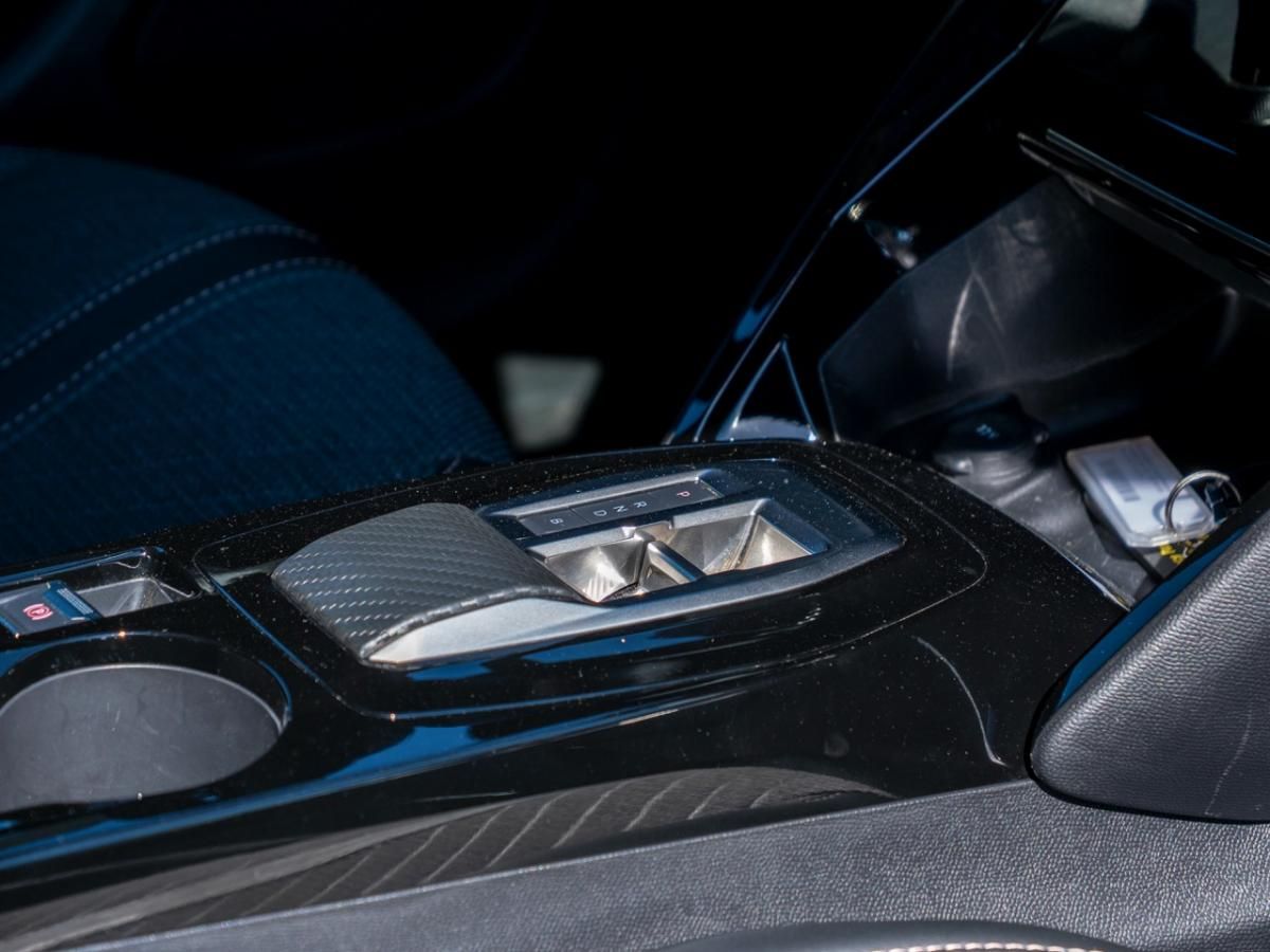 peugeot-e-2008-2025-eletrico-0cc