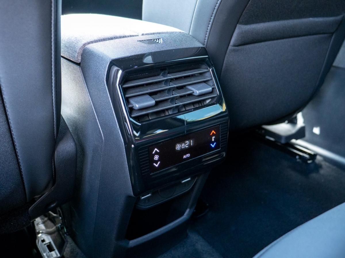 peugeot-e-2008-2025-eletrico-0cc