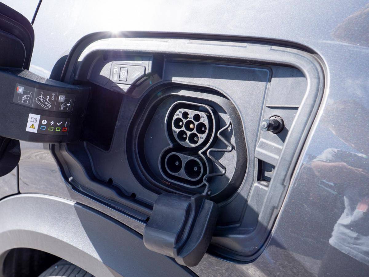 peugeot-e-3008-2025-eletrico-0cc