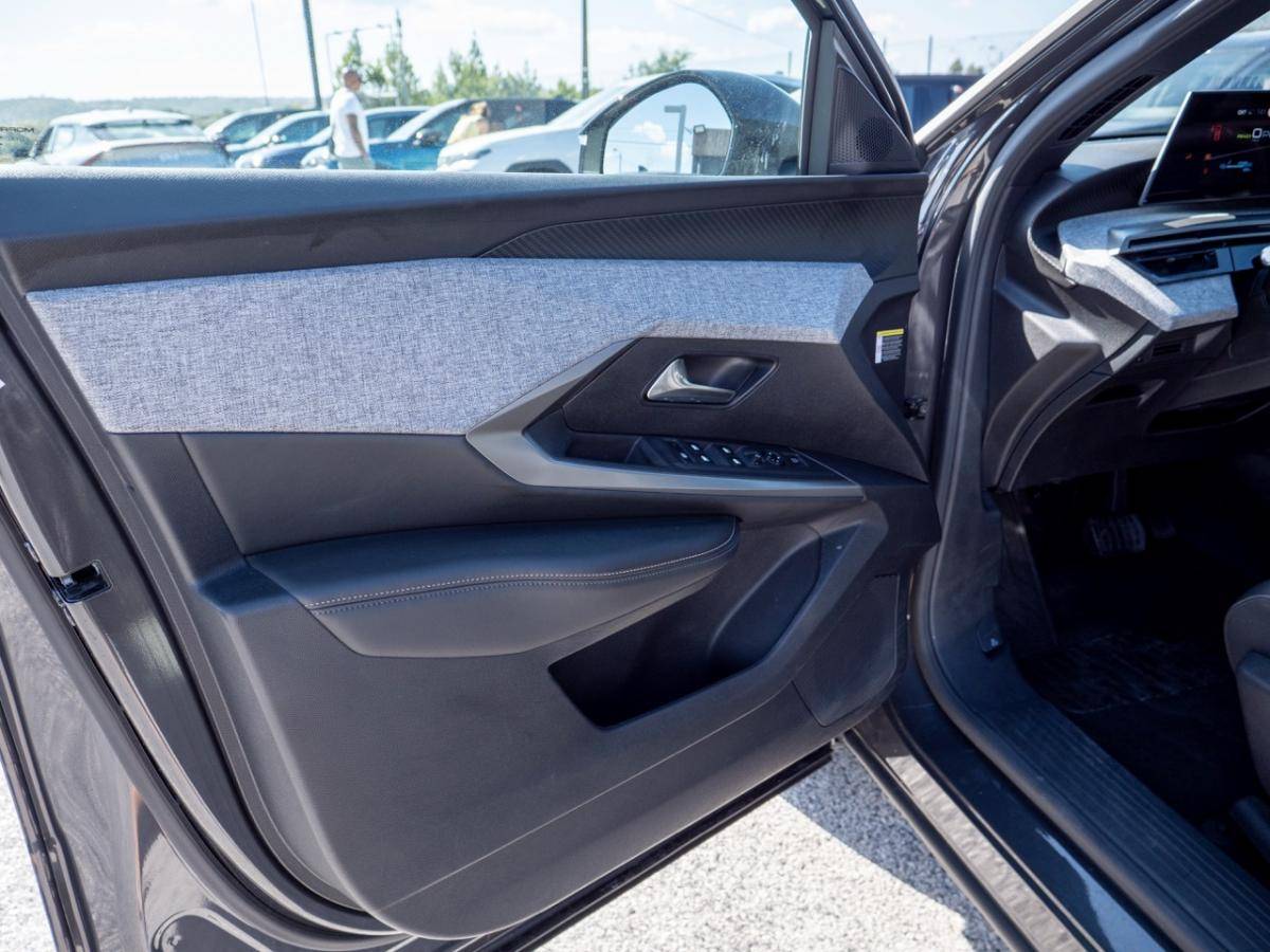 peugeot-e-3008-2025-eletrico-0cc