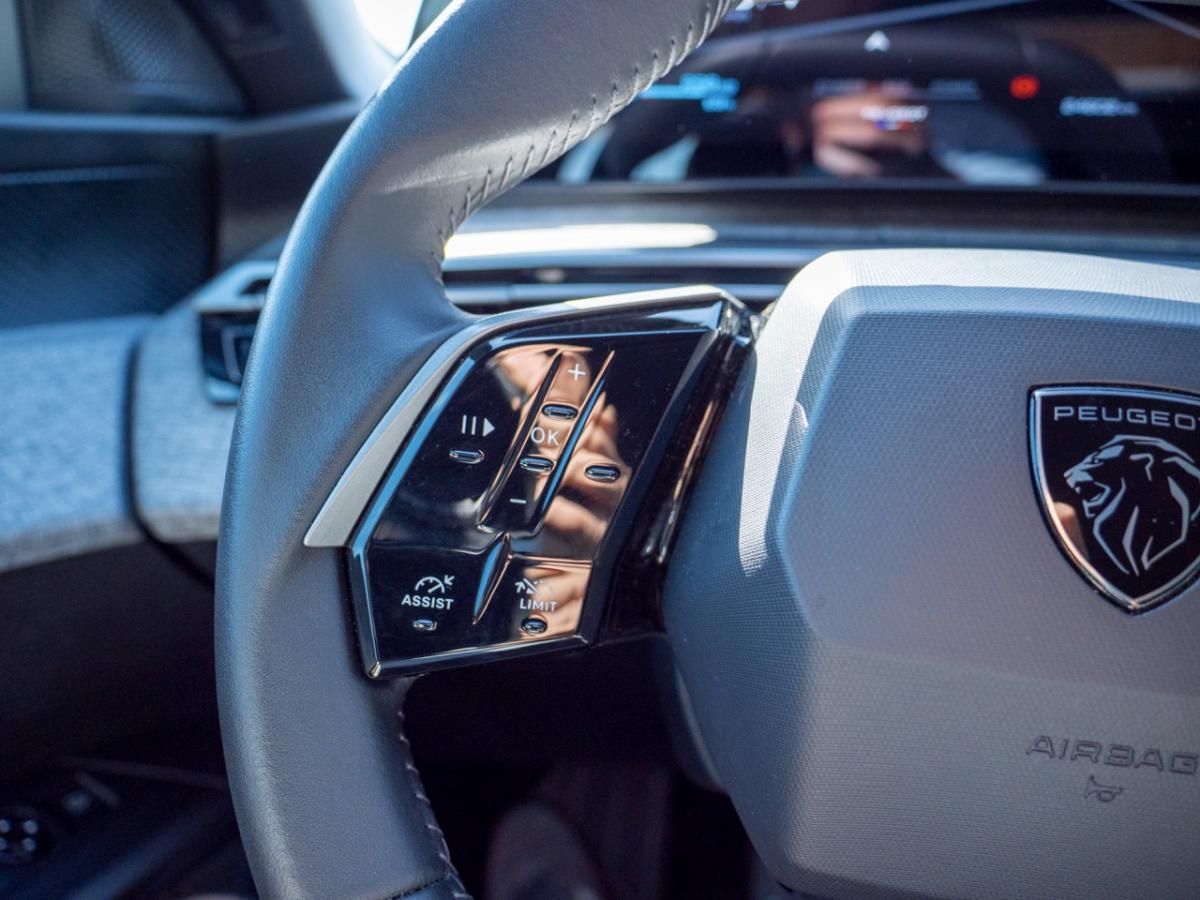 peugeot-e-3008-2025-eletrico-0cc