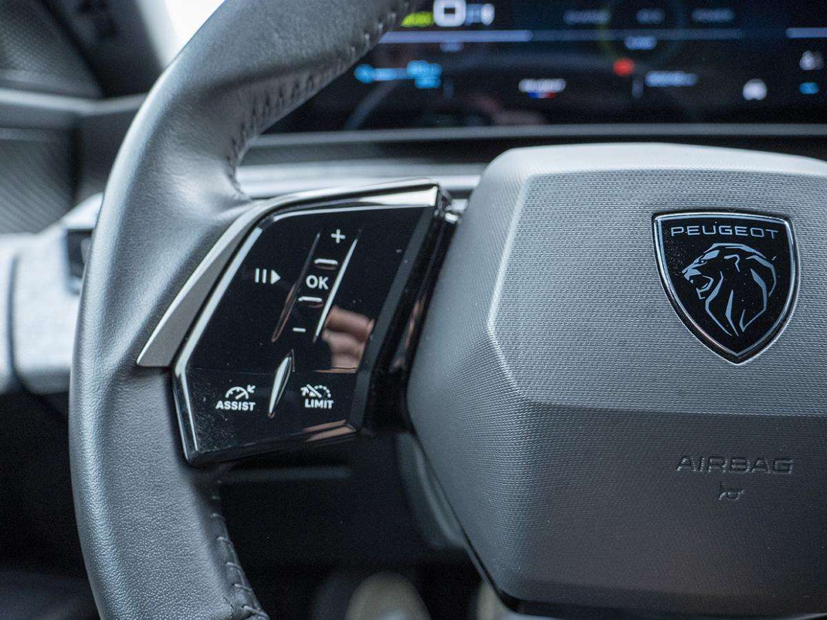 peugeot-e-3008-2024-eletrico-0cc