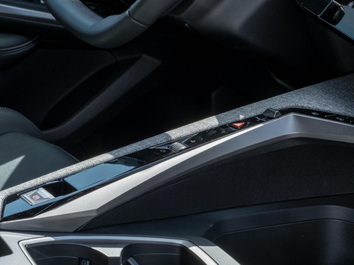 peugeot-e-3008-2025-eletrico-0cc