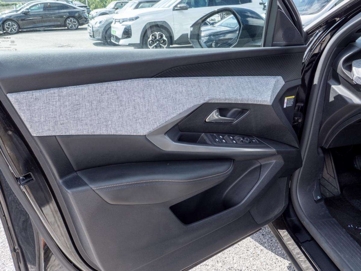 peugeot-e-3008-2025-eletrico-0cc