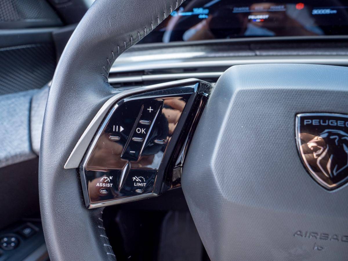 peugeot-e-3008-2025-eletrico-0cc