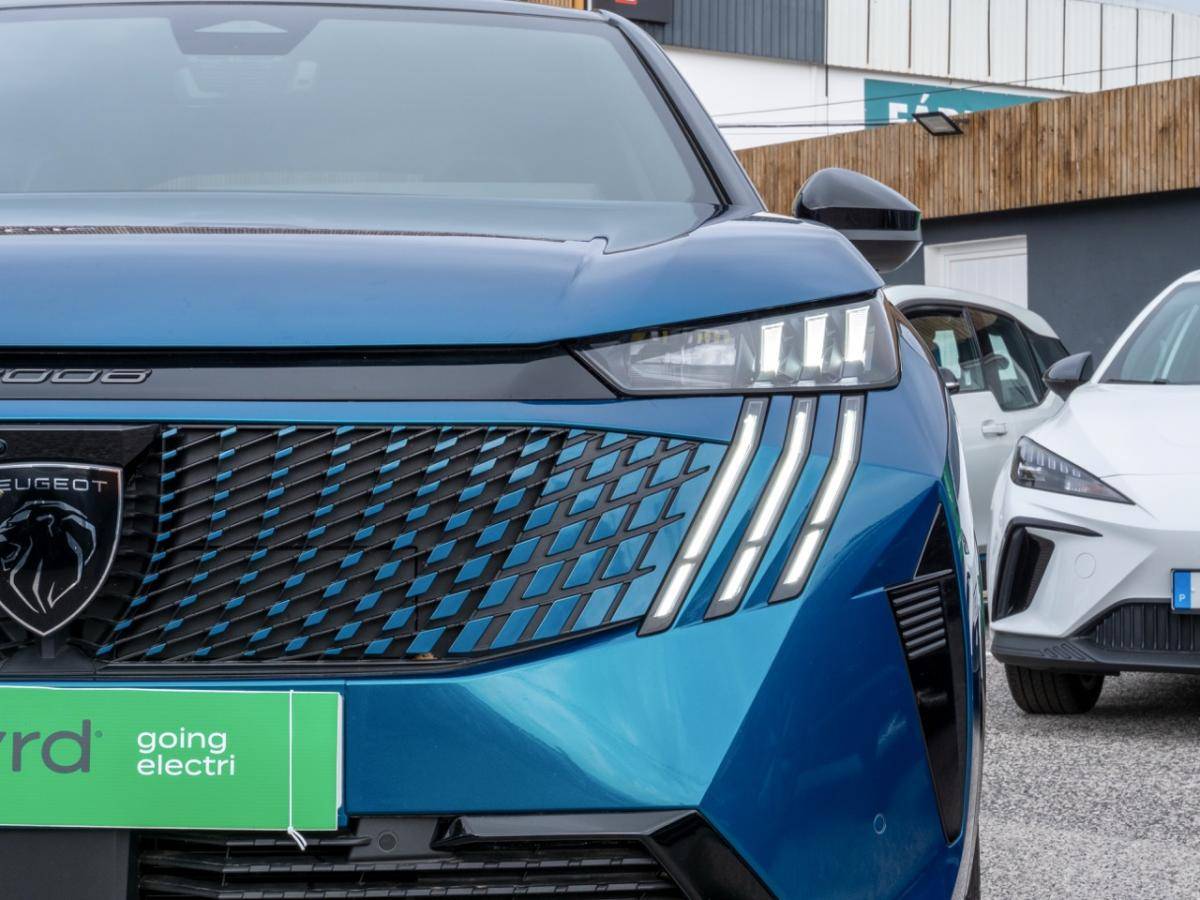 peugeot-e-3008-2025-eletrico-0cc