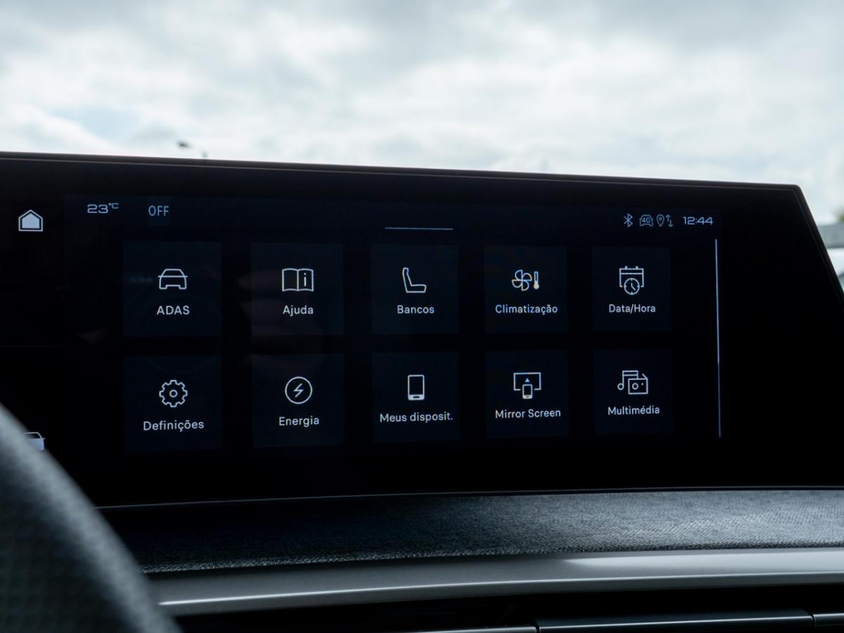 peugeot-e-3008-2025-eletrico-0cc