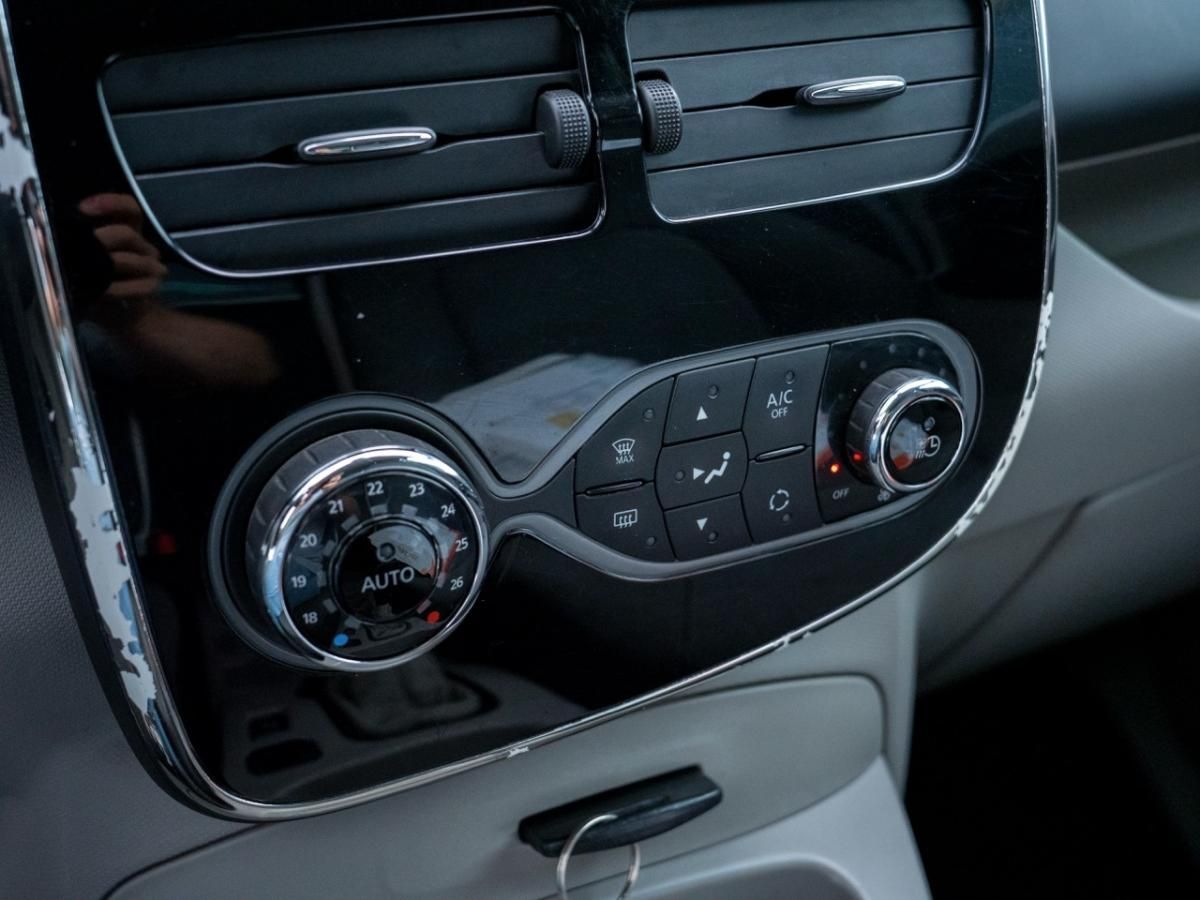 renault-zoe-2014-eletrico-0cc