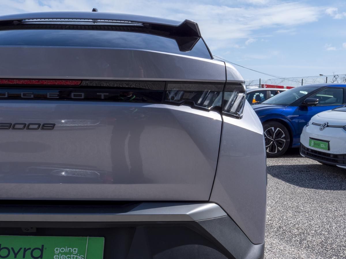 peugeot-e-3008-2023-eletrico-0cc