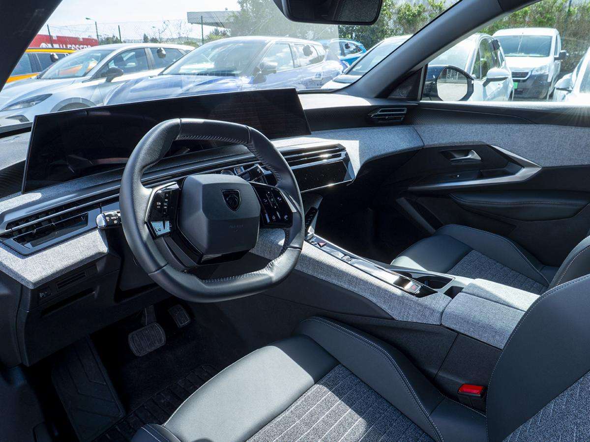 peugeot-e-3008-2023-eletrico-0cc