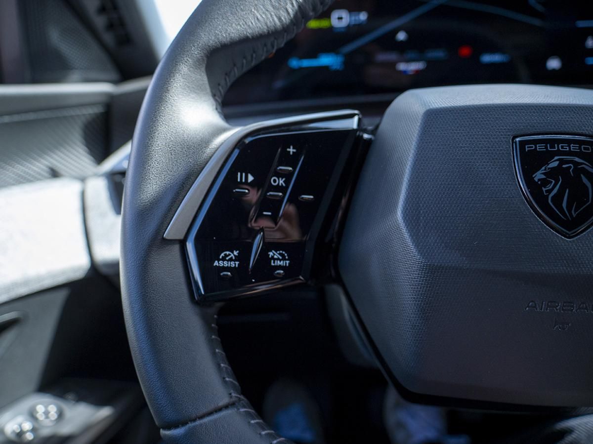 peugeot-e-3008-2023-eletrico-0cc