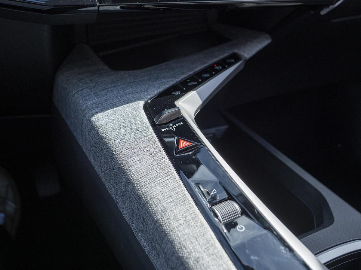 peugeot-e-3008-2023-eletrico-0cc