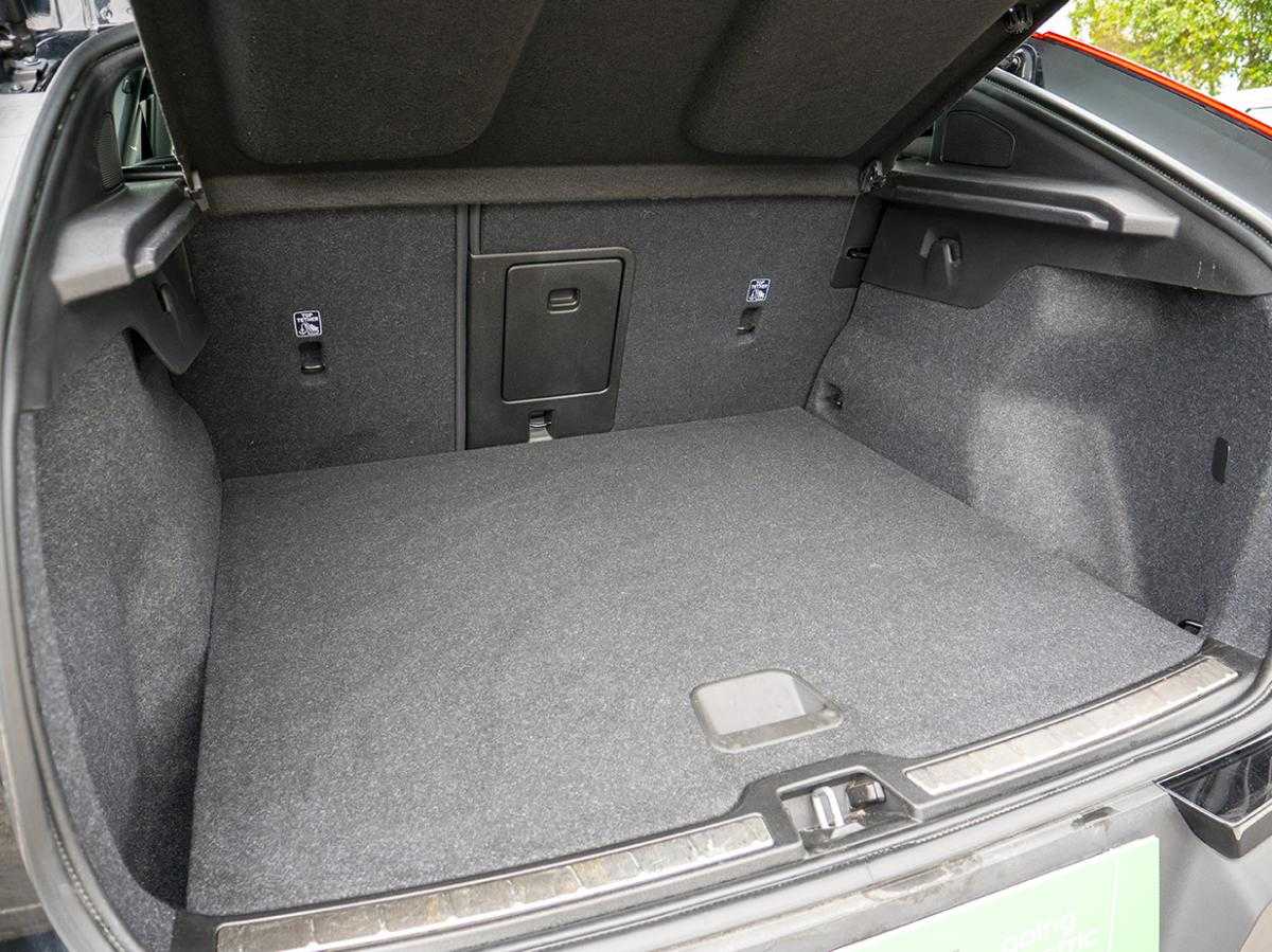 volvo-c40-2022-eletrico-0cc