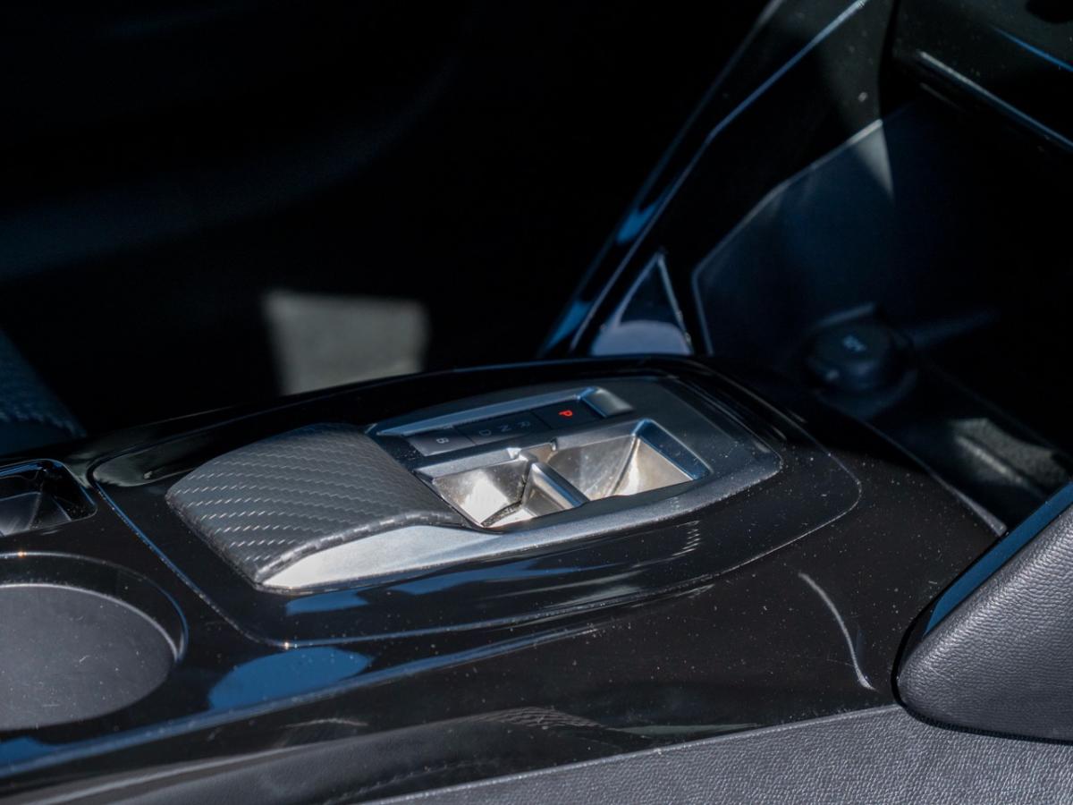 peugeot-e-2008-2025-eletrico-0cc