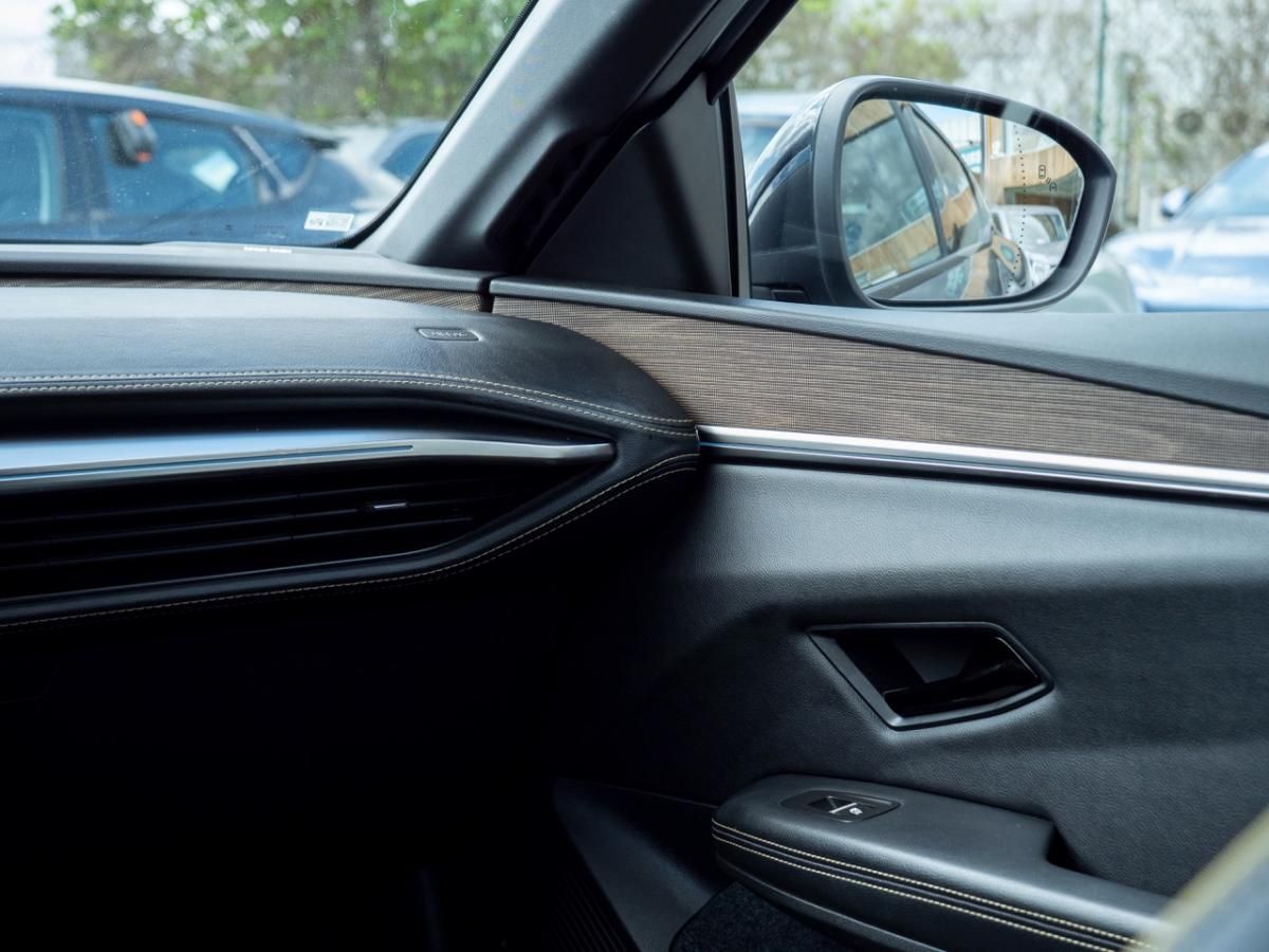 renault-megane-e-tech-2023-eletrico-0cc