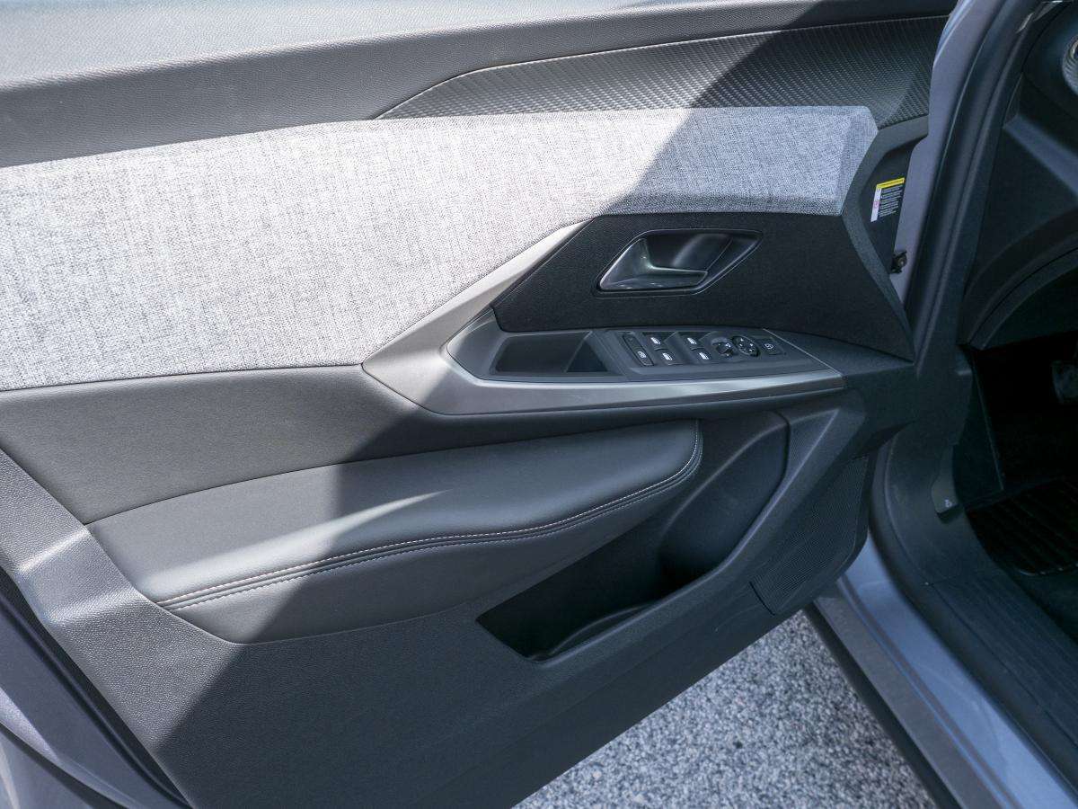 peugeot-e-2008-2025-eletrico-0cc