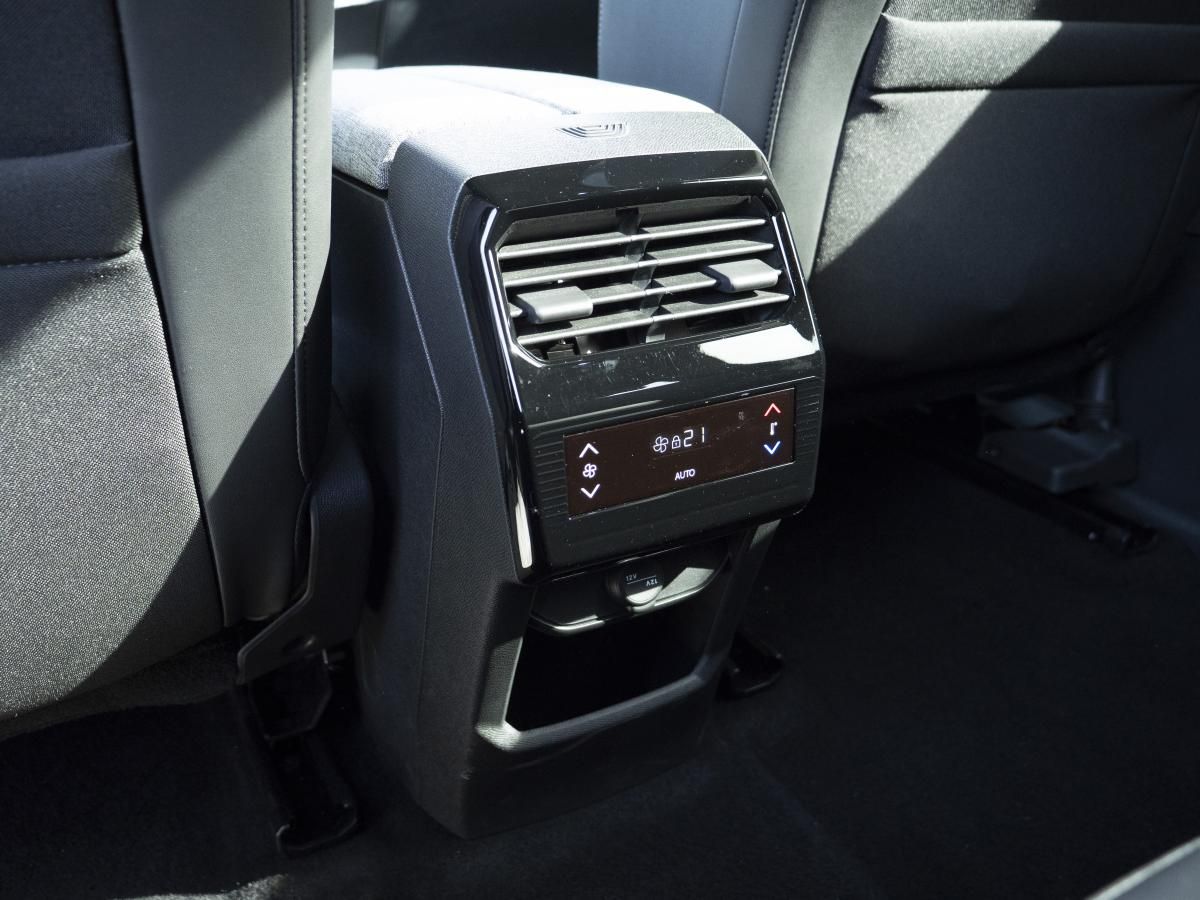 peugeot-e-2008-2025-eletrico-0cc