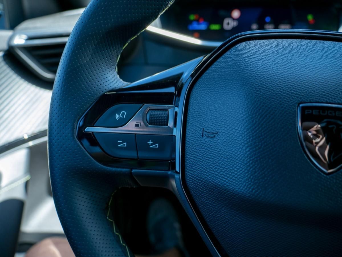 peugeot-e-2008-2025-eletrico-0cc
