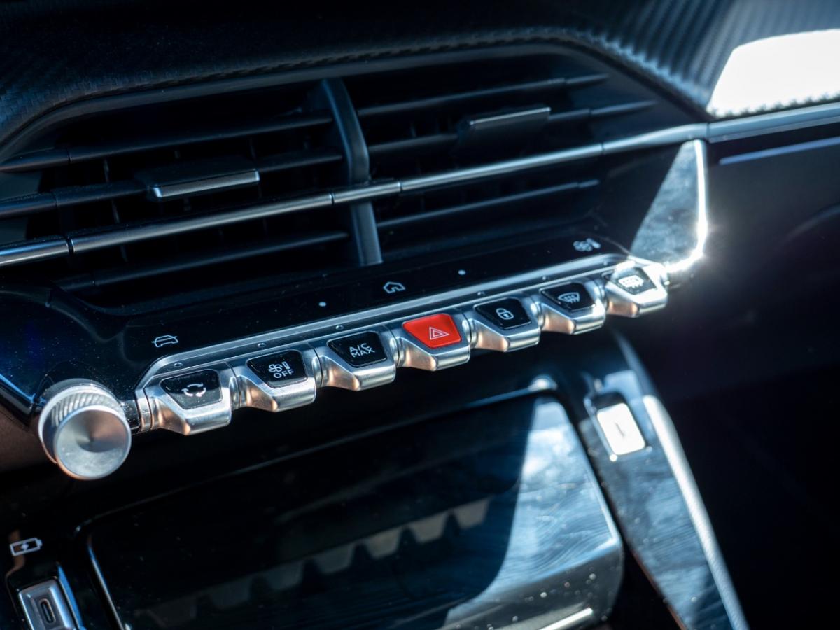 peugeot-e-2008-2025-eletrico-0cc