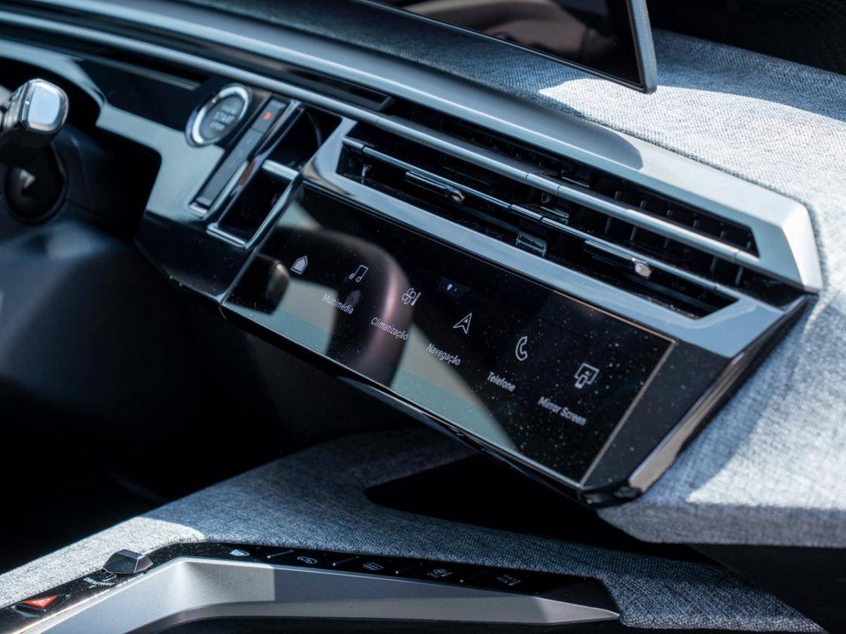 peugeot-e-2008-2025-eletrico-0cc