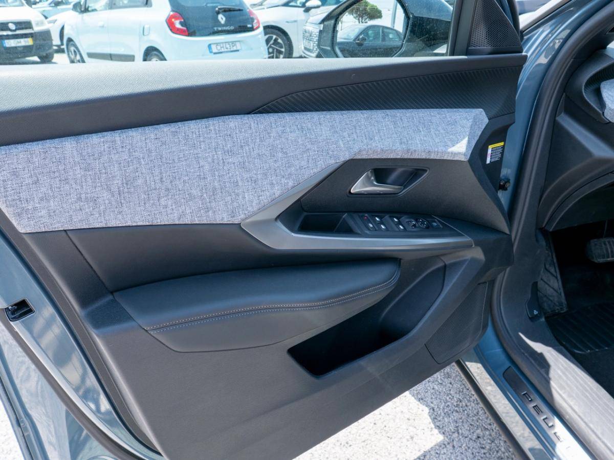 peugeot-e-2008-2025-eletrico-0cc