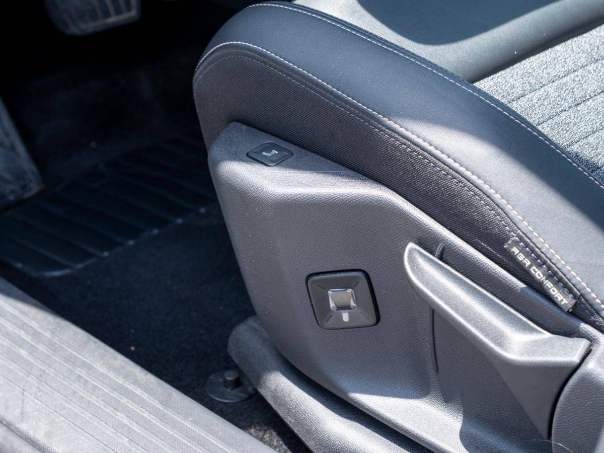 peugeot-e-2008-2025-eletrico-0cc