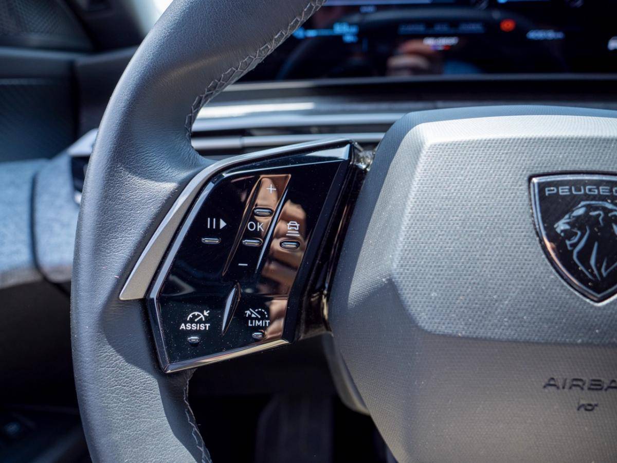 peugeot-e-2008-2025-eletrico-0cc