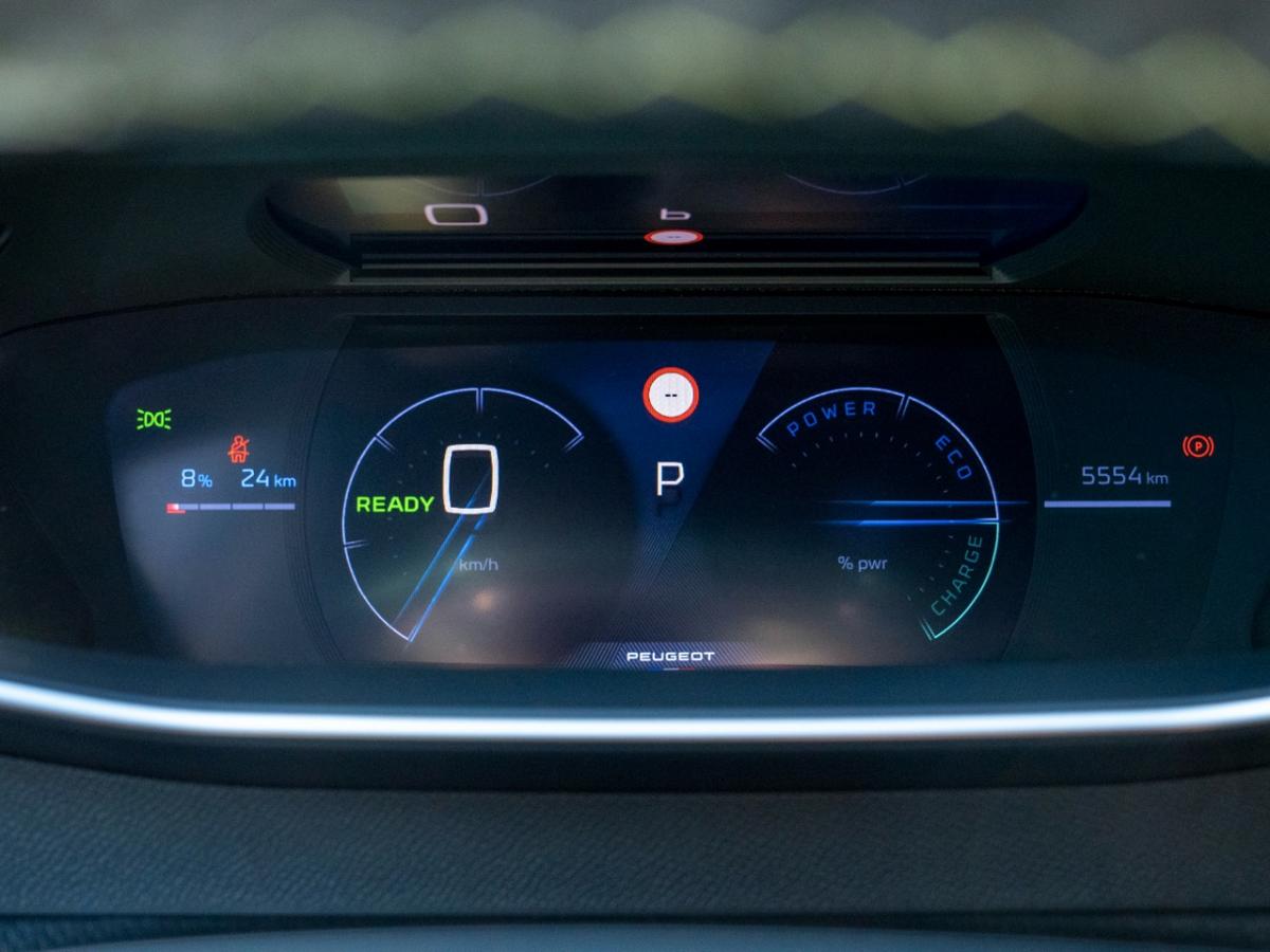 peugeot-e-2008-2025-eletrico-0cc