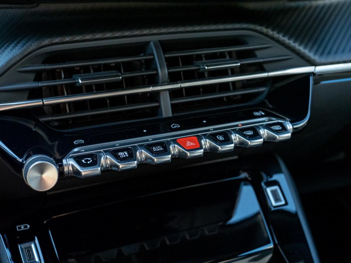 peugeot-e-2008-2025-eletrico-0cc