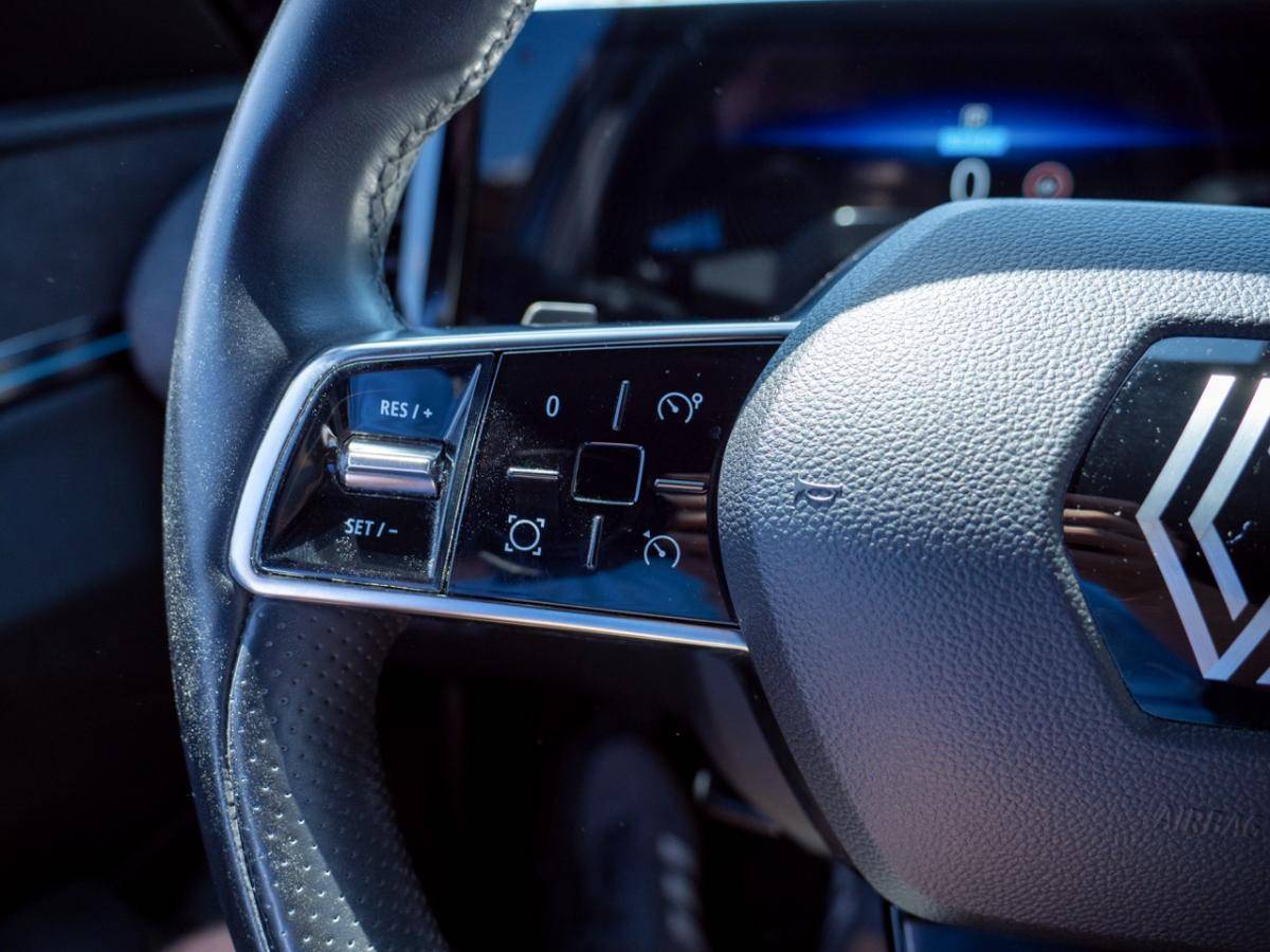 renault-megane-e-tech-2022-eletrico-0cc