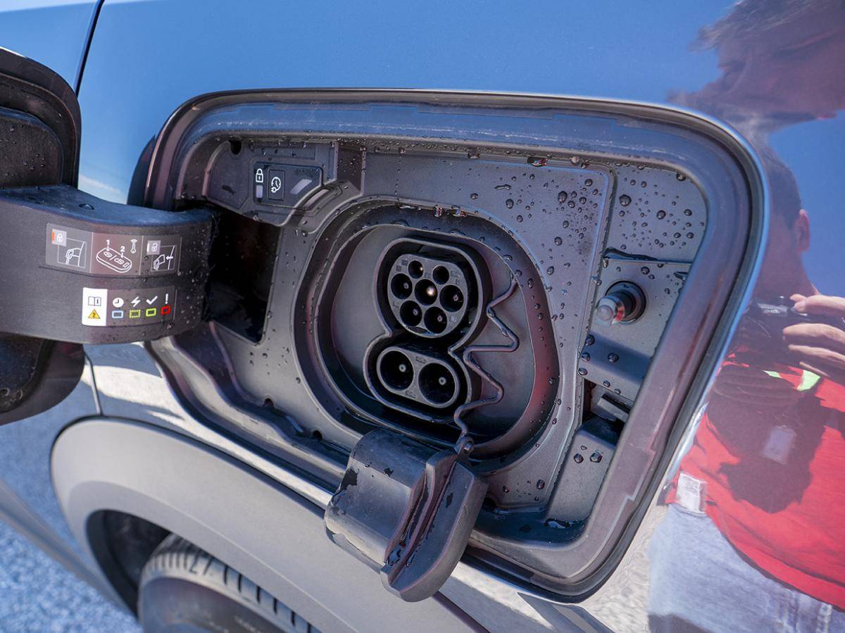 peugeot-e-3008-2025-eletrico-0cc