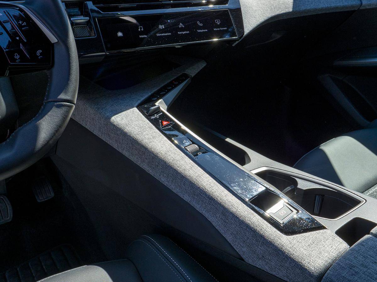 peugeot-e-3008-2025-eletrico-0cc