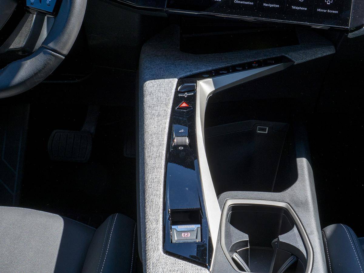 peugeot-e-3008-2025-eletrico-0cc