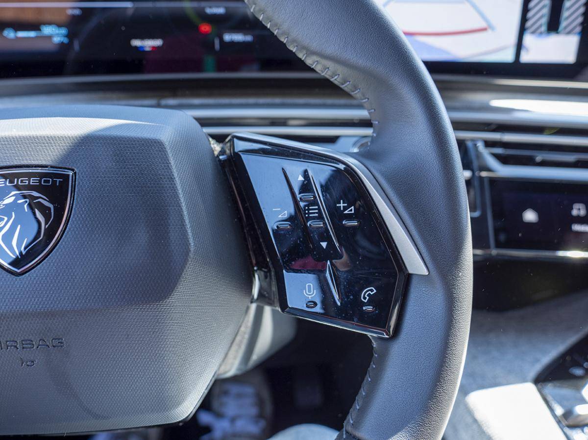 peugeot-e-3008-2025-eletrico-0cc