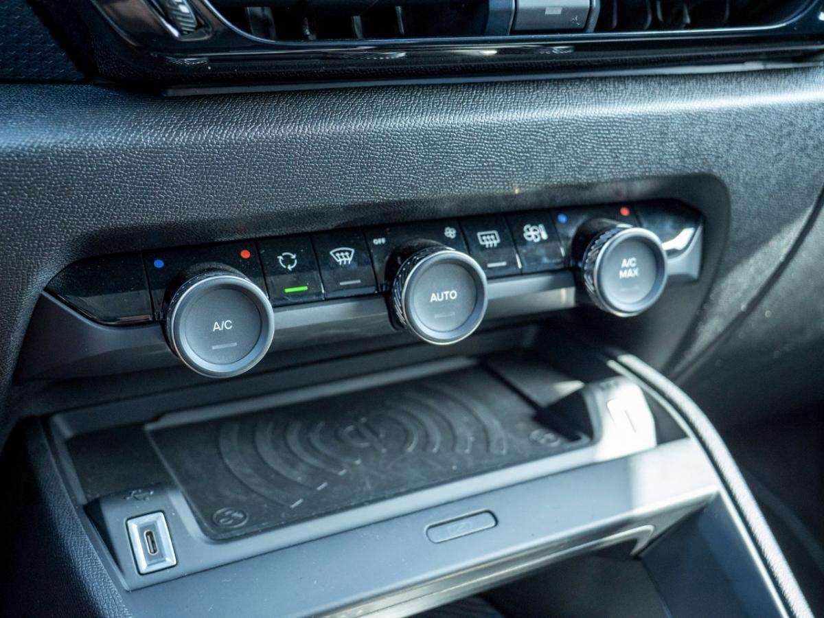 citroen-e-c4-2025-eletrico-0cc