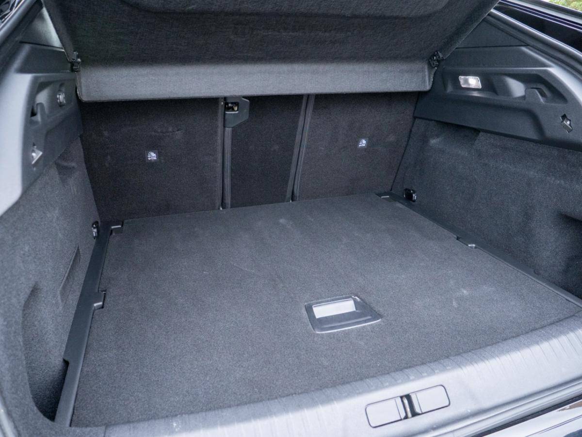 peugeot-e-3008-2025-eletrico-0cc