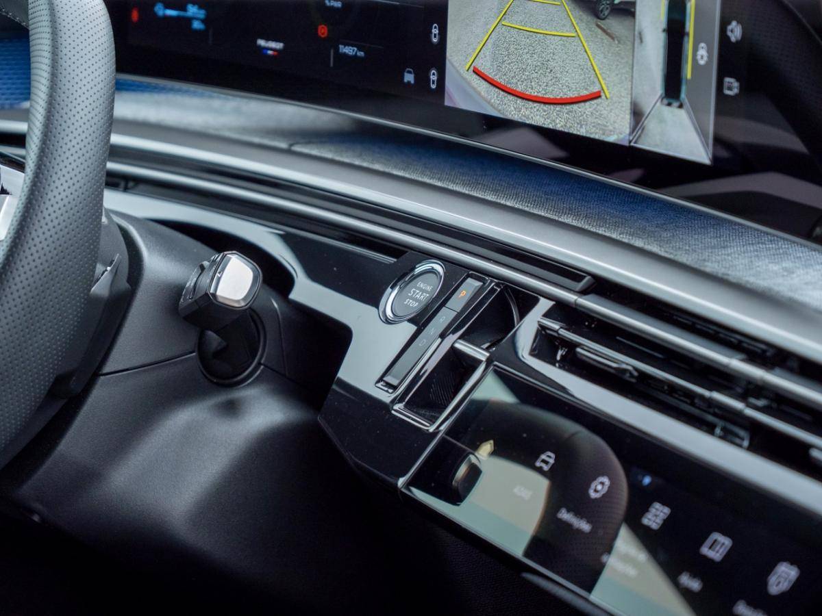 peugeot-e-3008-2025-eletrico-0cc