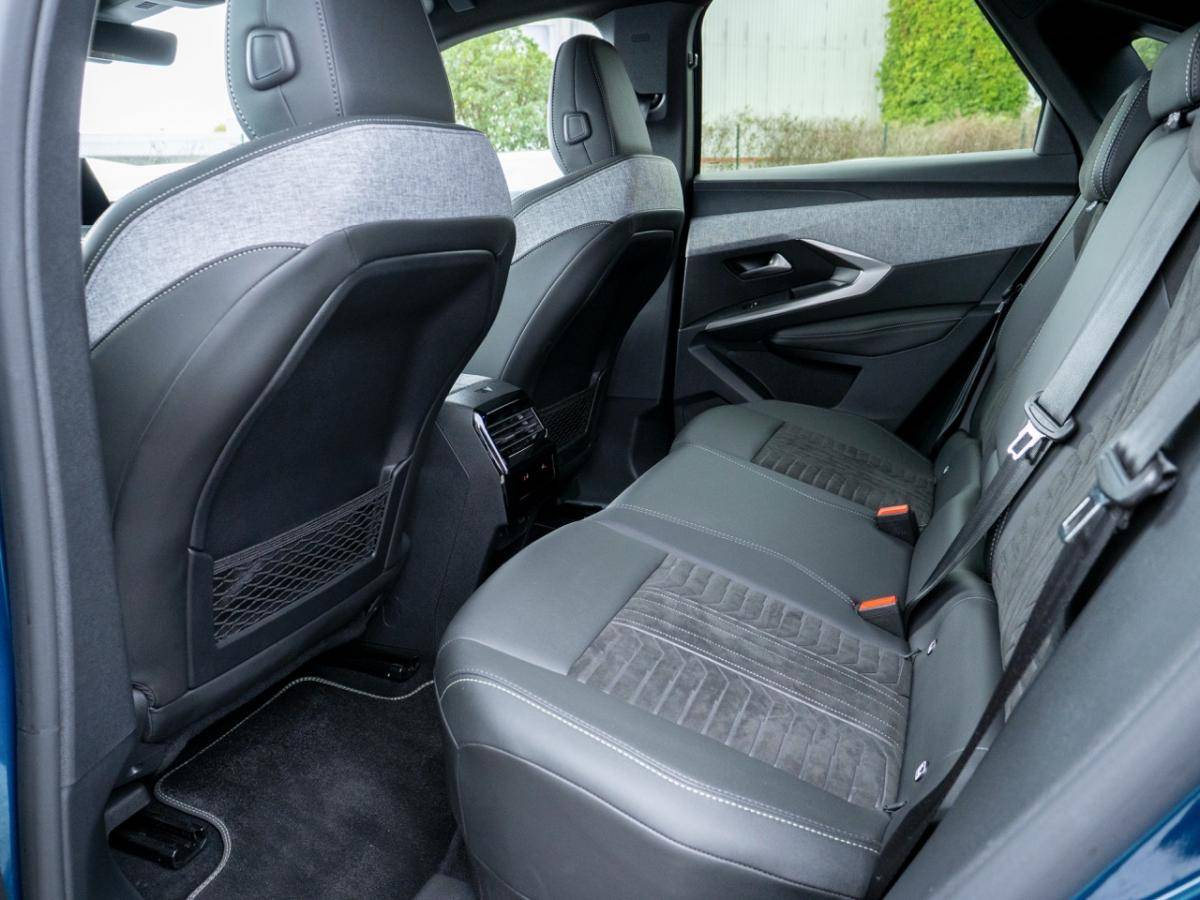 peugeot-e-3008-2025-eletrico-0cc